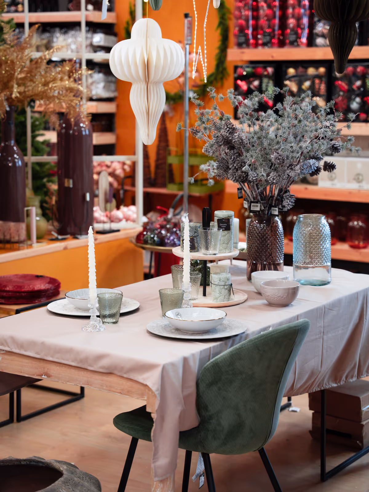 Foto dello showroom BorgoCasa a Saluzzo con ambientazioni casa e living