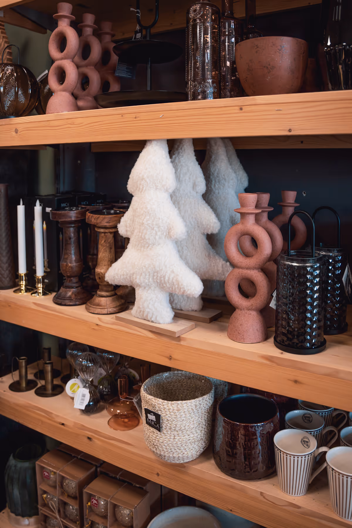 Foto dello showroom BorgoCasa a Saluzzo con ambientazioni casa e living