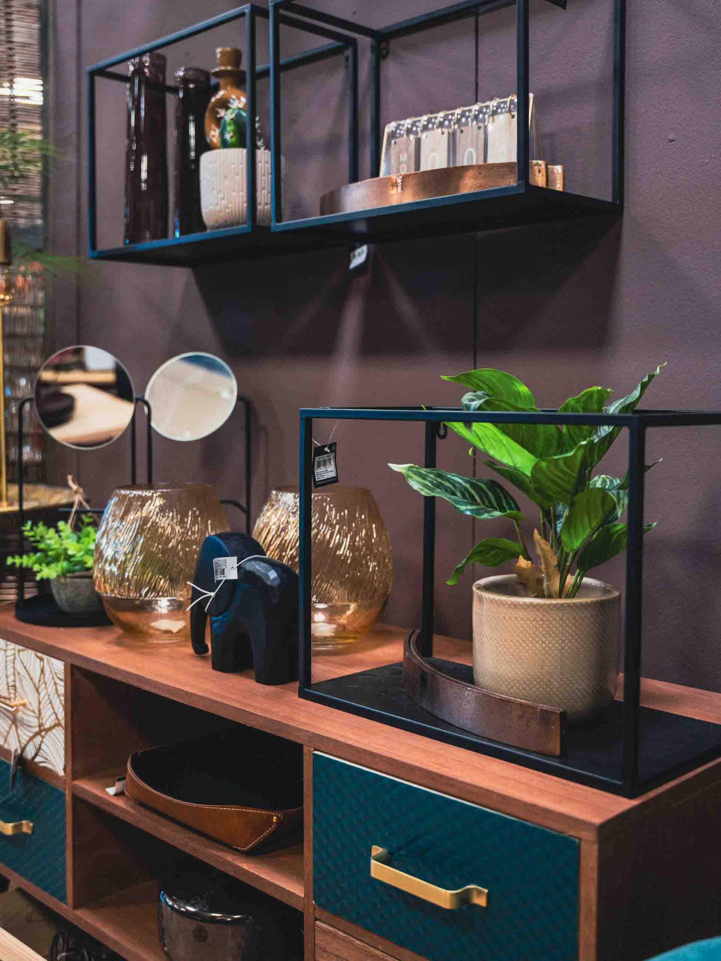 Foto dello showroom BorgoCasa a Saluzzo con ambientazioni casa e living