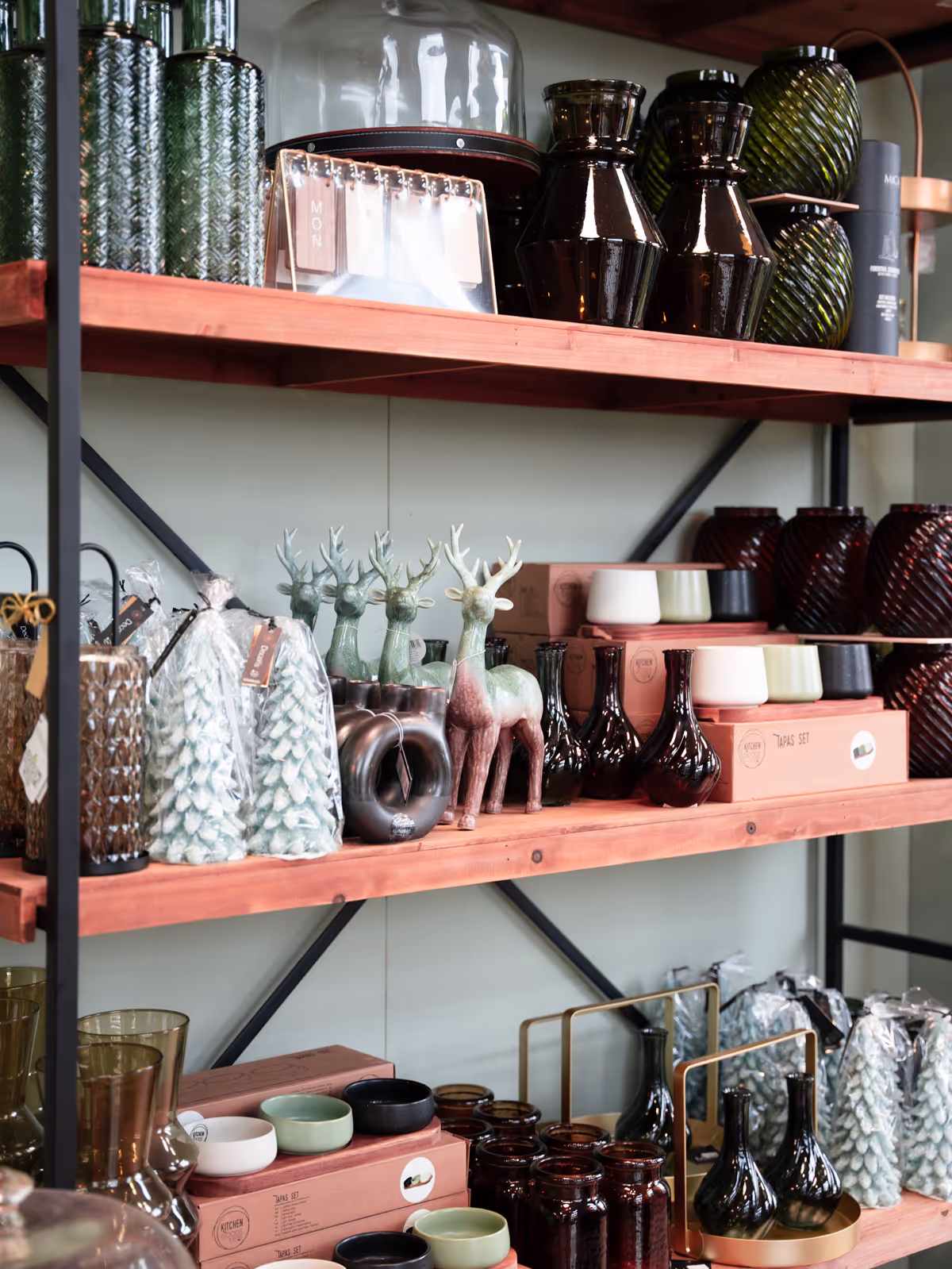 Foto dello showroom BorgoCasa a Saluzzo con ambientazioni casa e living