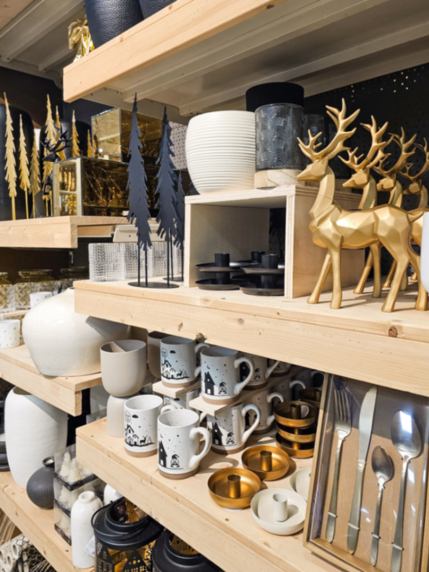Decorazioni Natale 2025 nello showroom BorgoCasa a Saluzzo