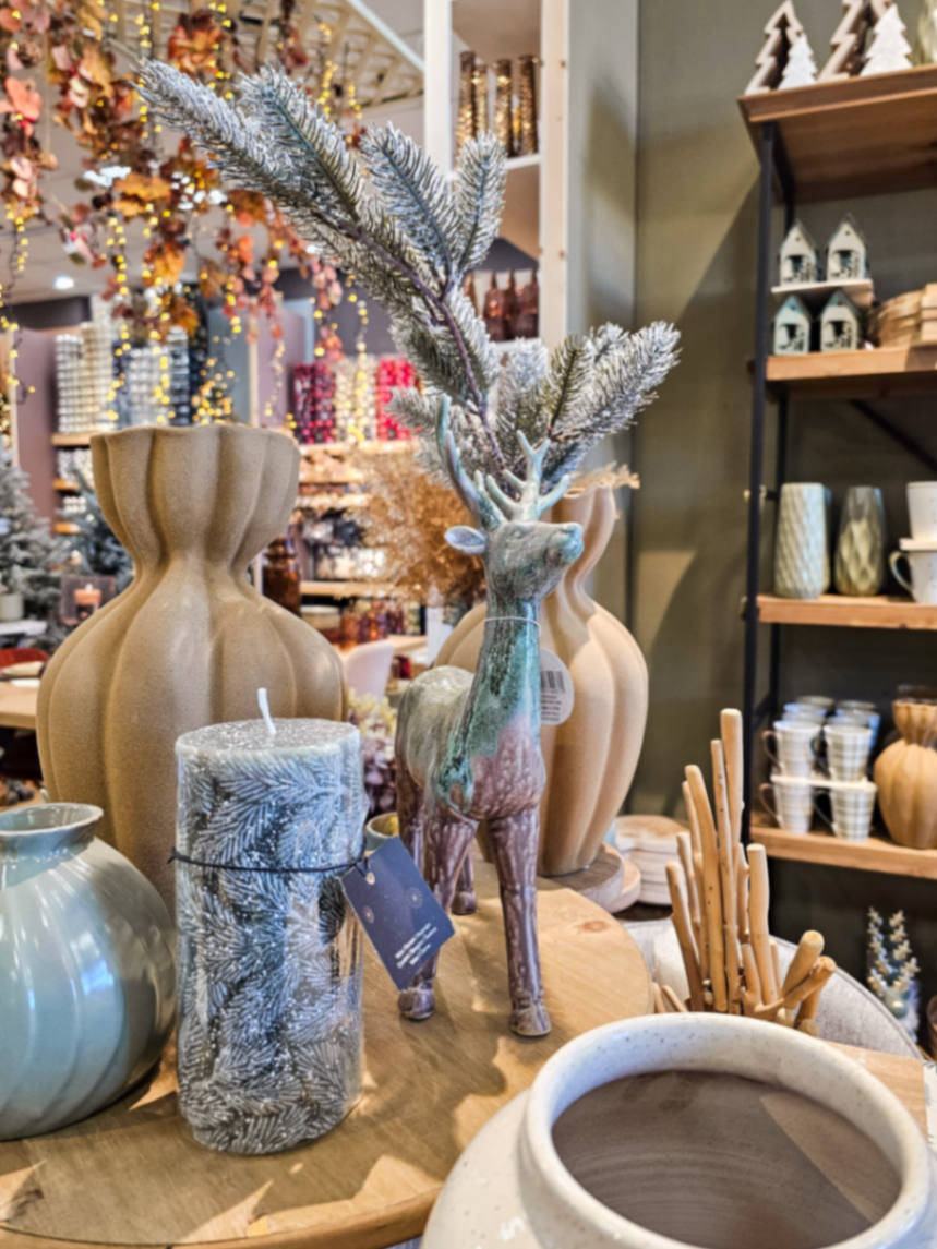 Decorazioni Natale 2025 nello showroom BorgoCasa a Saluzzo
