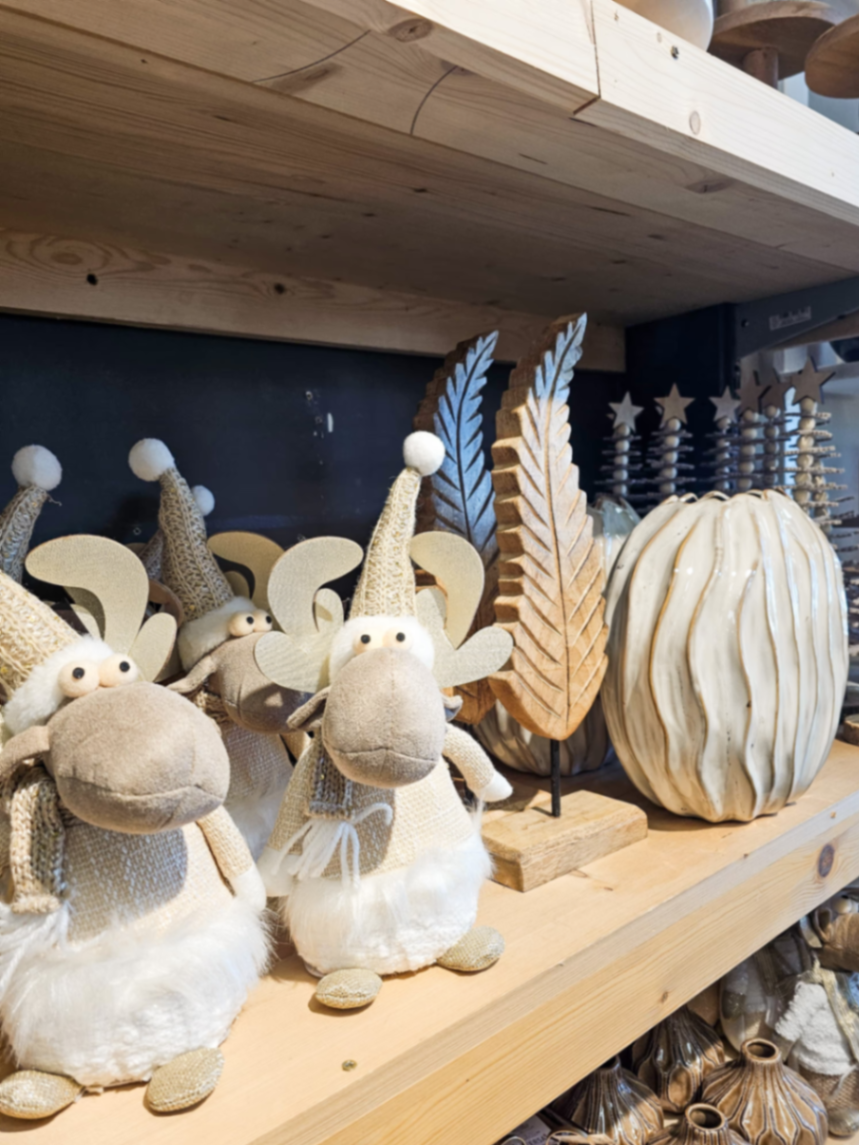 Decorazioni Natale 2025 nello showroom BorgoCasa a Saluzzo