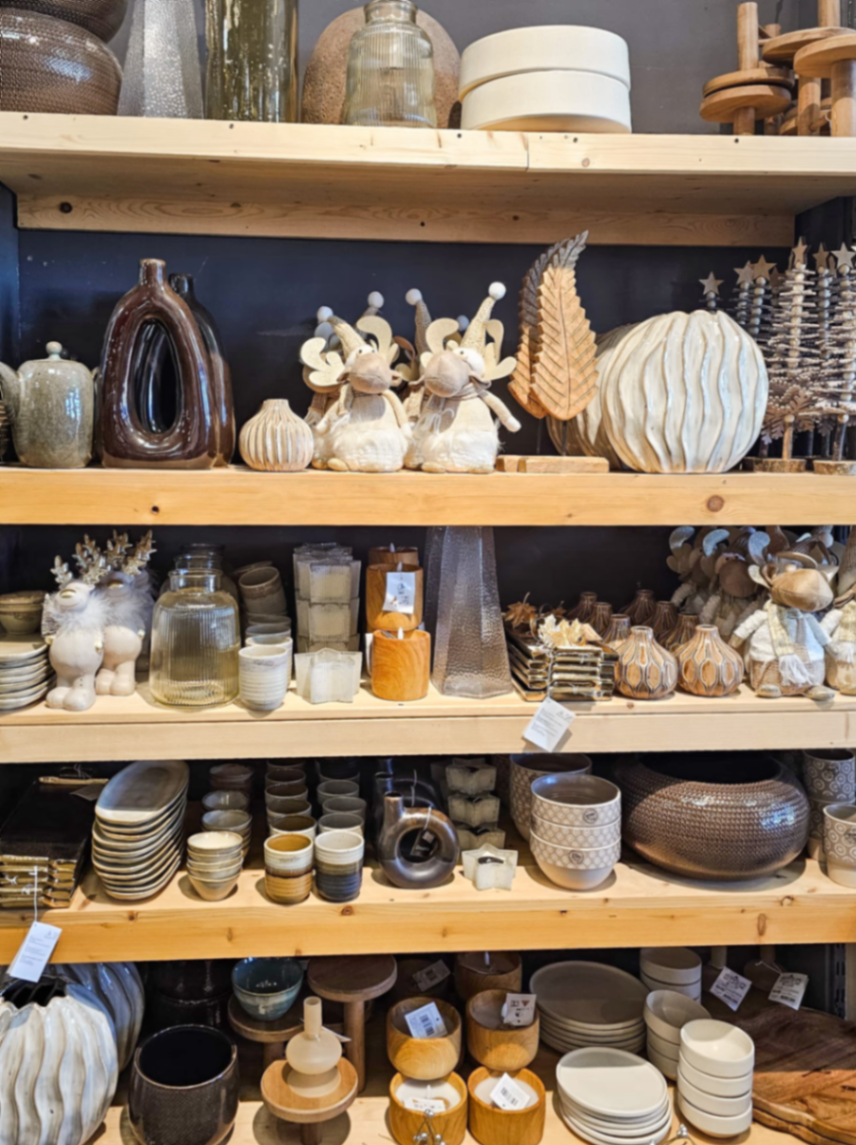 Decorazioni Natale 2025 nello showroom BorgoCasa a Saluzzo
