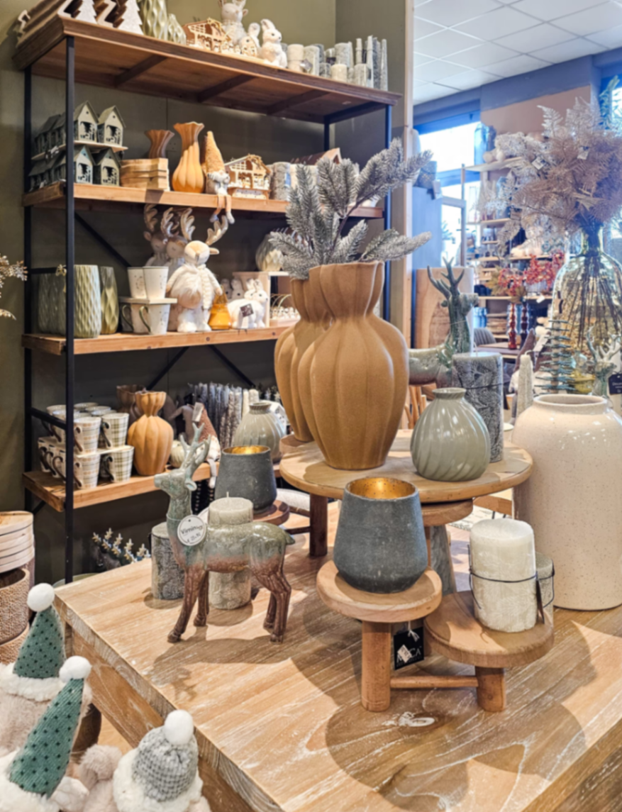 Decorazioni Natale 2025 nello showroom BorgoCasa a Saluzzo