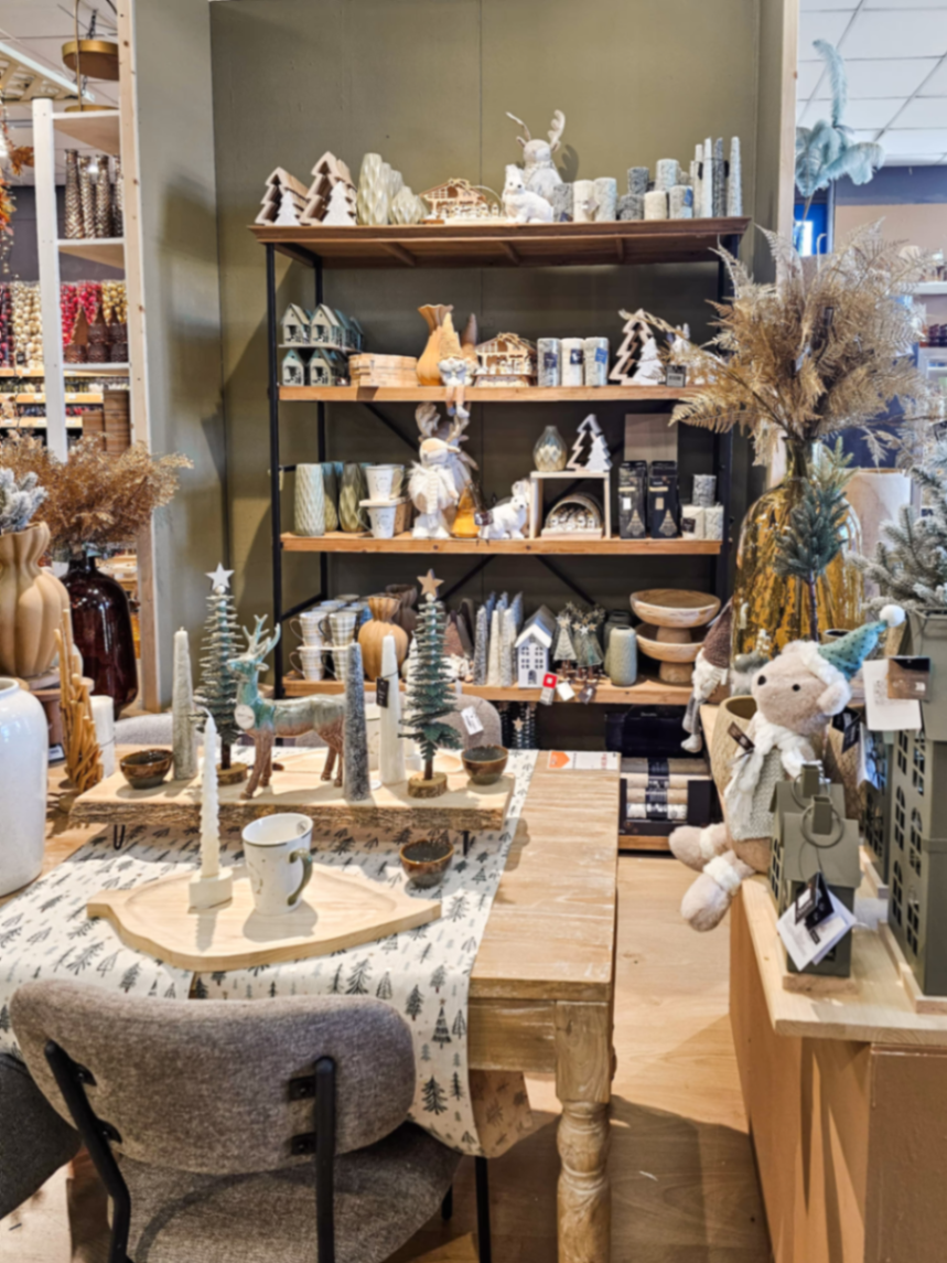 Decorazioni Natale 2025 nello showroom BorgoCasa a Saluzzo