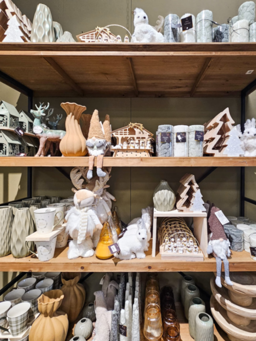 Decorazioni Natale 2025 nello showroom BorgoCasa a Saluzzo